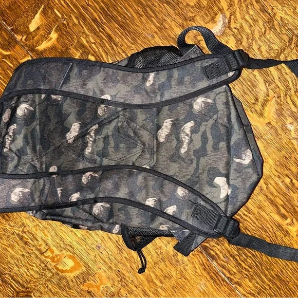 SOLD Volcom Backpack - Picture 2 of 3